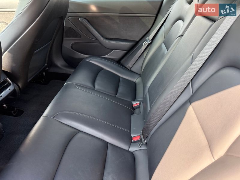 Седан Tesla Model 3 2020 в Коломиї