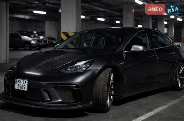 Седан Tesla Model 3 2020 в Житомире