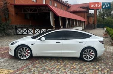 Седан Tesla Model 3 2021 в Львові