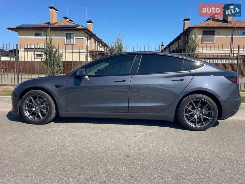 Tesla Model 3 2022