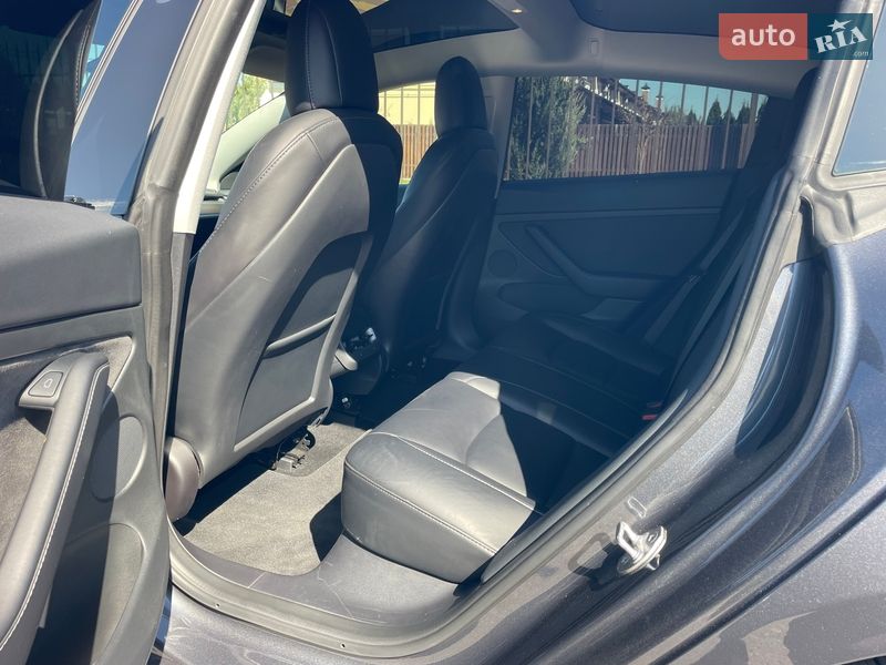 Седан Tesla Model 3 2022 в Киеве