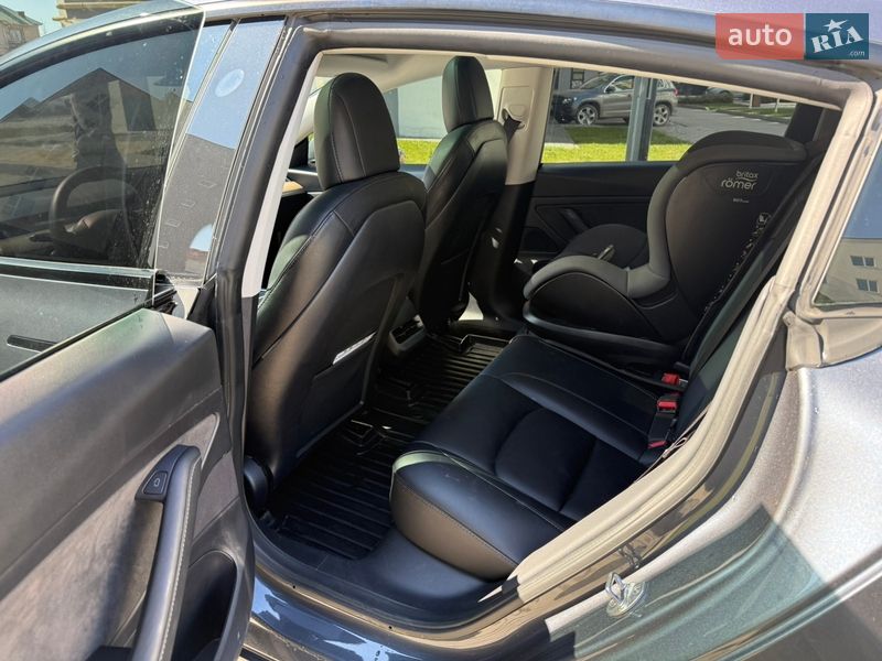 Седан Tesla Model 3 2021 в Ивано-Франковске