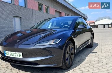 Седан Tesla Model 3 2024 в Костополе