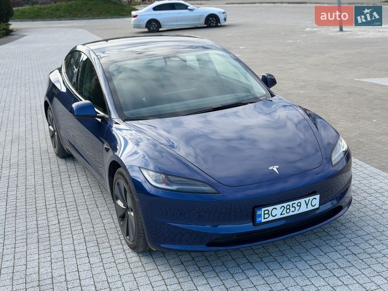 Седан Tesla Model 3 2024 в Львове