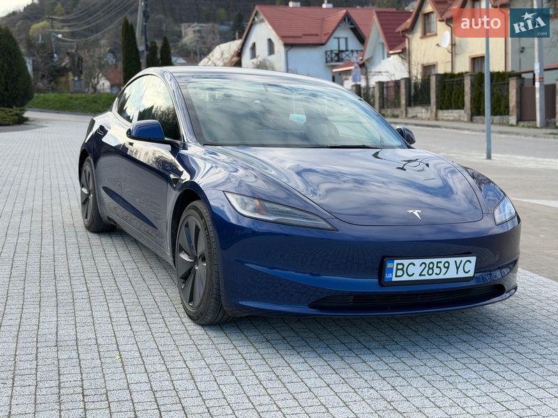 Седан Tesla Model 3 2024 в Львове