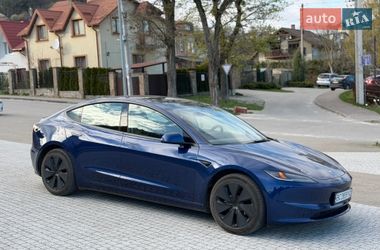 Седан Tesla Model 3 2024 в Львове