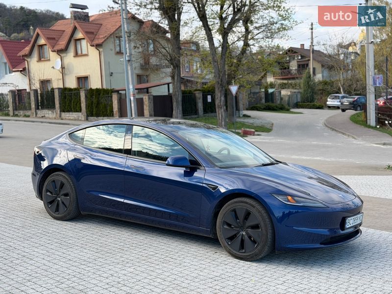 Седан Tesla Model 3 2024 в Львове