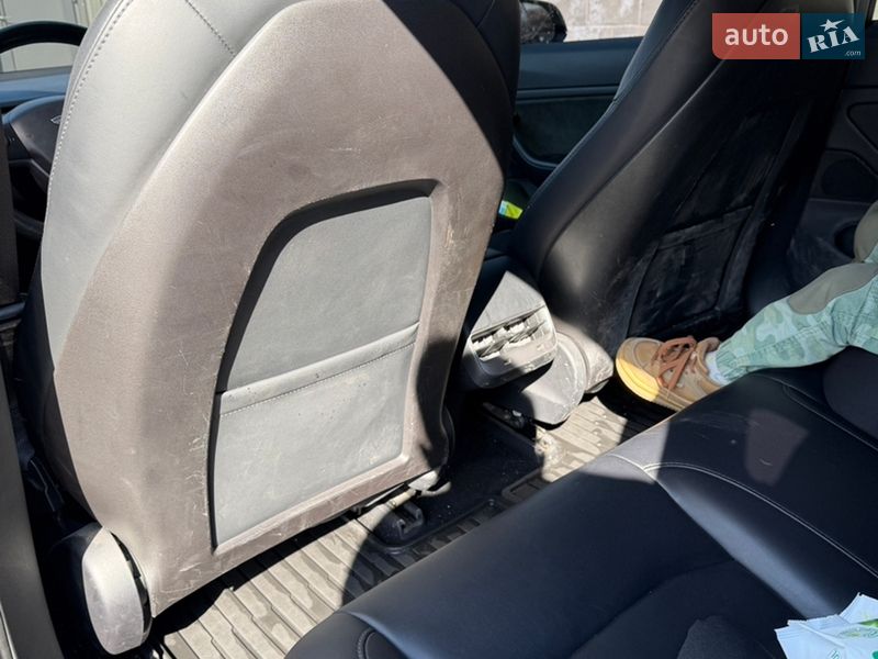 Седан Tesla Model 3 2018 в Ровно