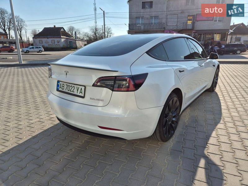 Седан Tesla Model 3 2022 в Виннице