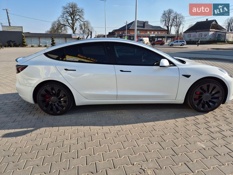 Седан Tesla Model 3 2022 в Виннице