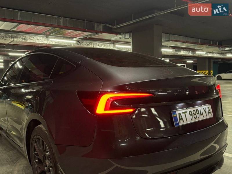 Седан Tesla Model 3 2024 в Ивано-Франковске