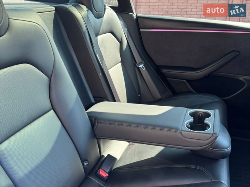 Седан Tesla Model 3 2024 в Ивано-Франковске