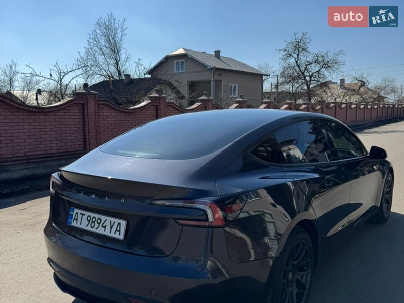 Седан Tesla Model 3 2024 в Ивано-Франковске