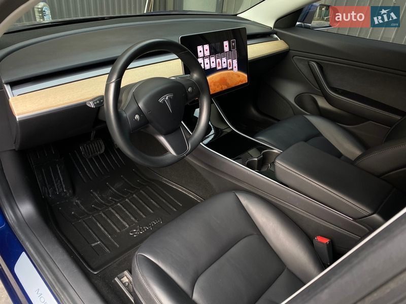 Седан Tesla Model 3 2019 в Ужгороде