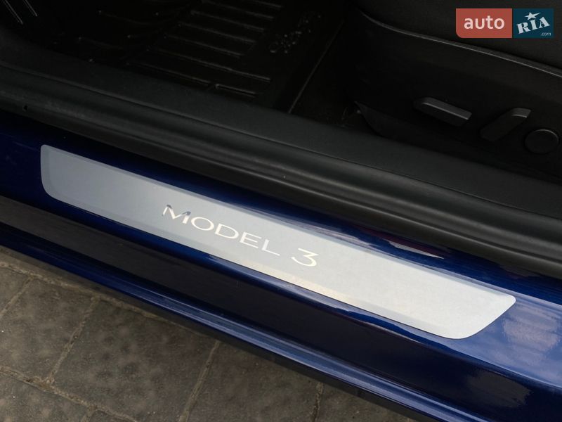Седан Tesla Model 3 2019 в Ужгороде