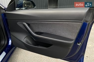 Седан Tesla Model 3 2019 в Ужгороде
