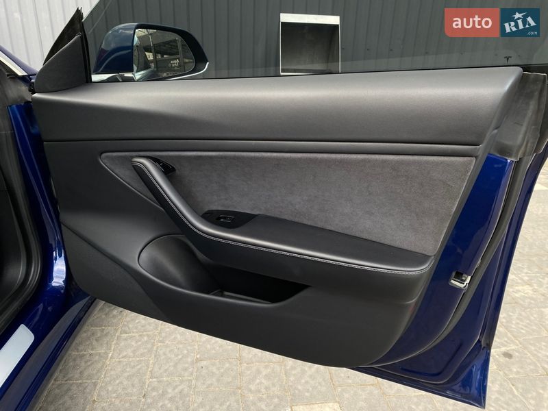Седан Tesla Model 3 2019 в Ужгороде