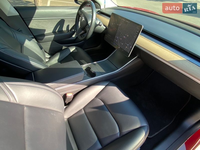Седан Tesla Model 3 2018 в Одесі