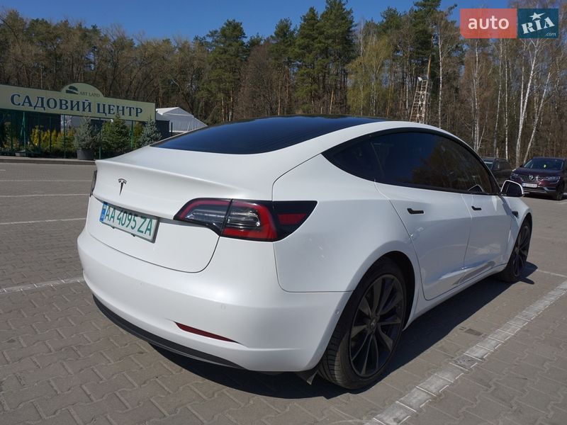 Седан Tesla Model 3 2019 в Киеве
