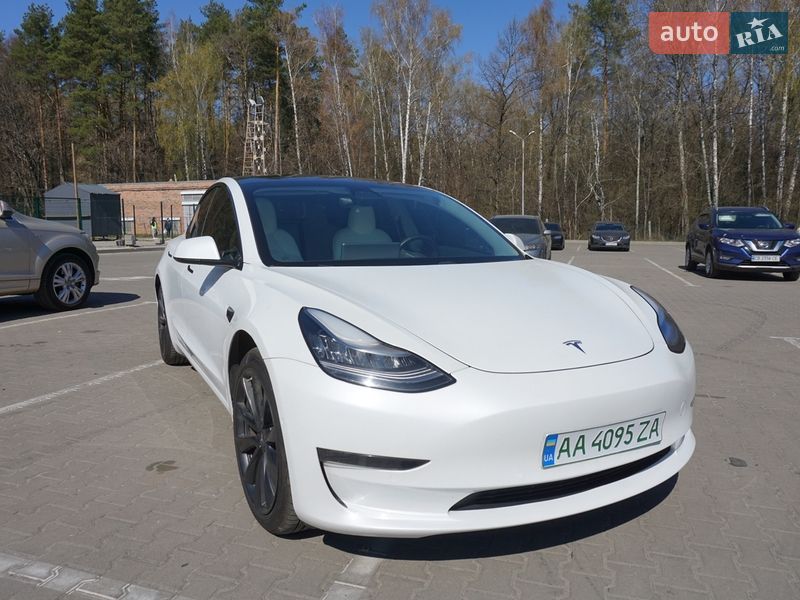 Седан Tesla Model 3 2019 в Киеве