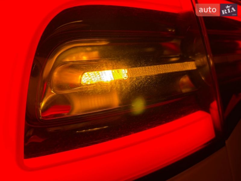 Седан Tesla Model 3 2019 в Киеве