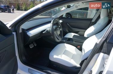 Седан Tesla Model 3 2019 в Киеве