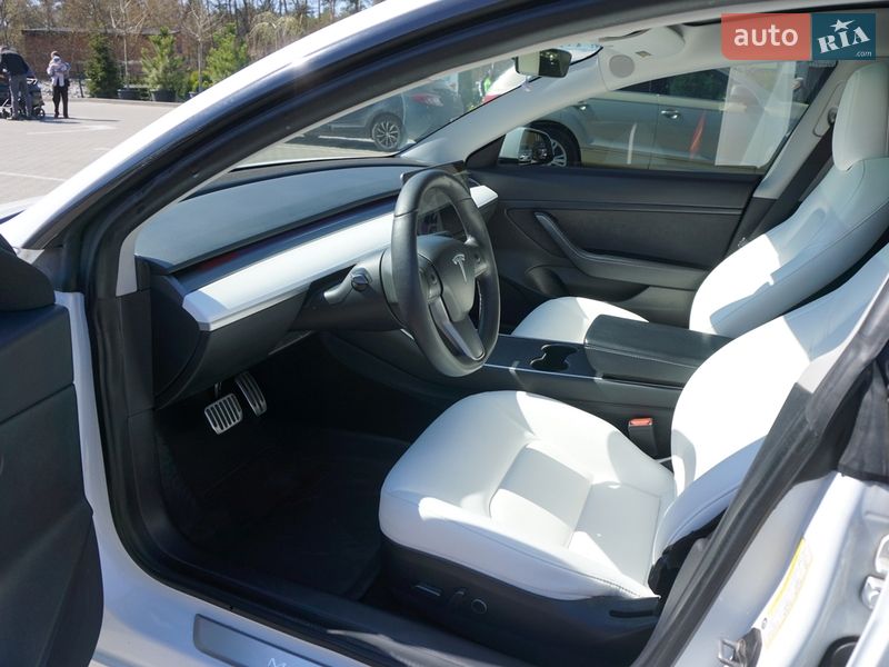 Седан Tesla Model 3 2019 в Киеве