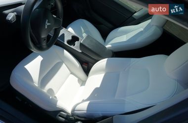 Седан Tesla Model 3 2019 в Киеве