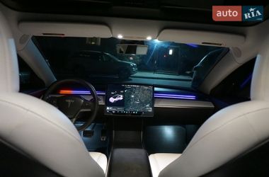 Седан Tesla Model 3 2019 в Киеве
