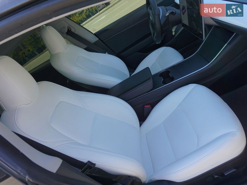 Седан Tesla Model 3 2019 в Киеве