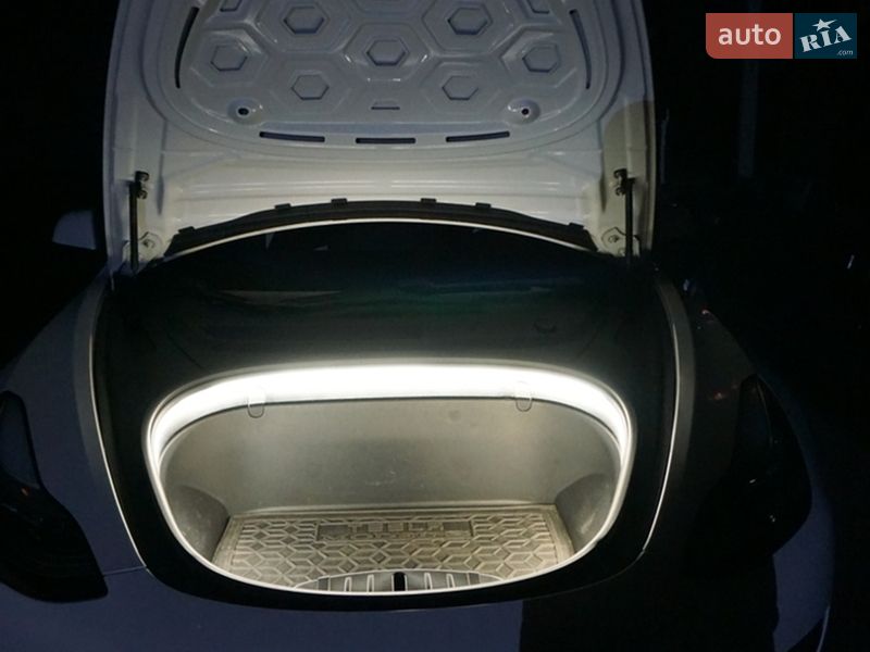 Седан Tesla Model 3 2019 в Киеве