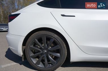 Седан Tesla Model 3 2019 в Киеве