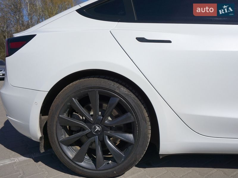 Седан Tesla Model 3 2019 в Киеве