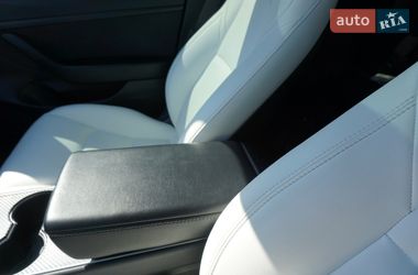 Седан Tesla Model 3 2019 в Киеве