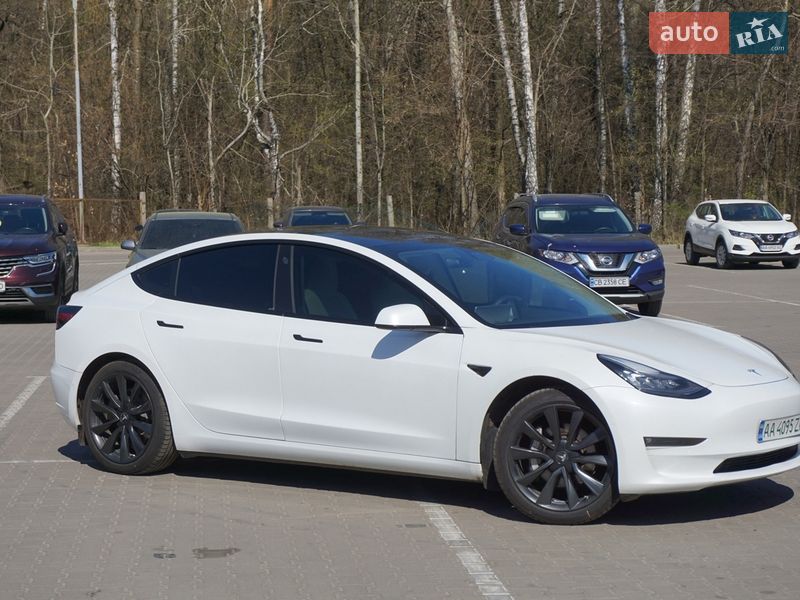 Седан Tesla Model 3 2019 в Киеве