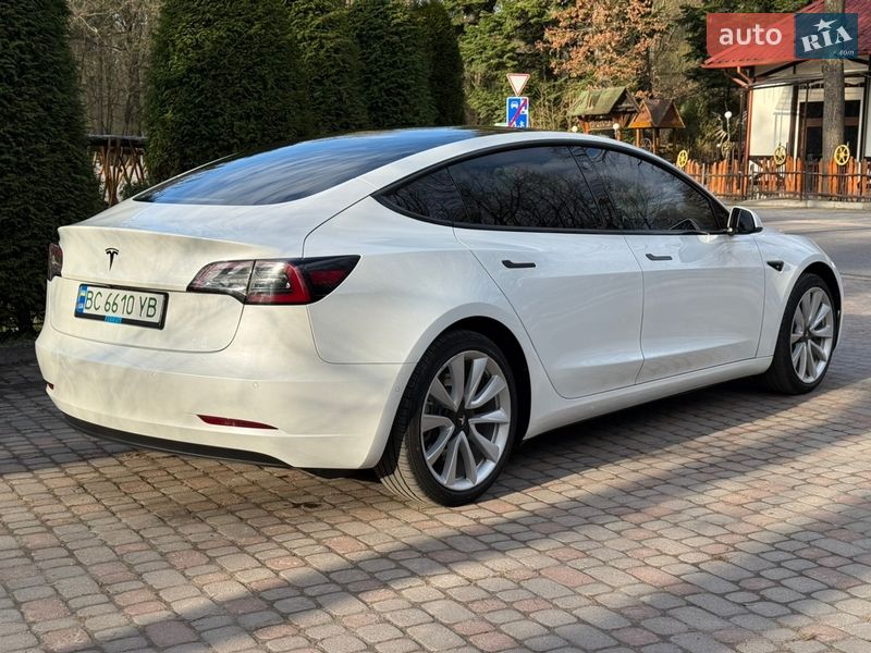 Седан Tesla Model 3 2020 в Дрогобыче