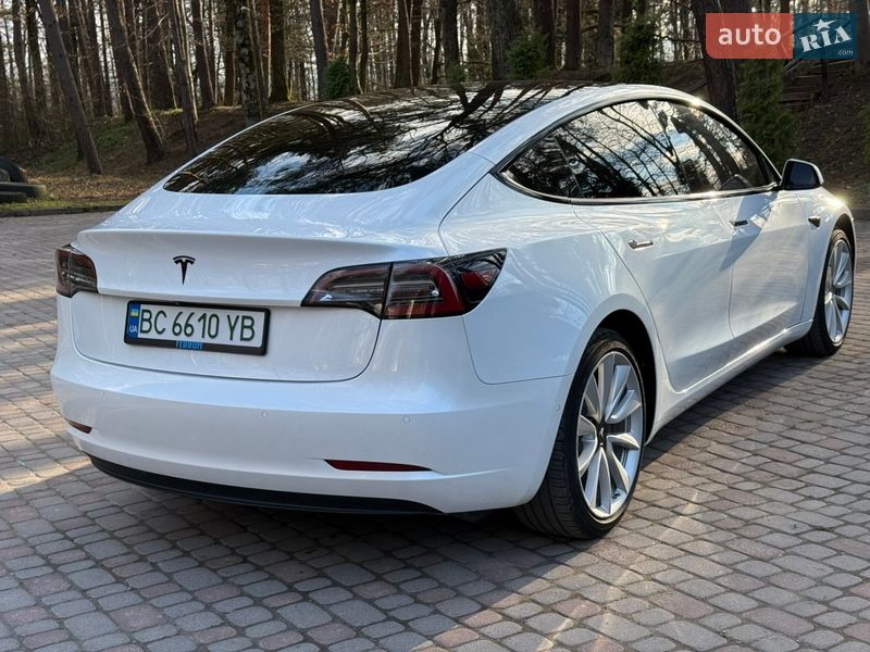 Седан Tesla Model 3 2020 в Дрогобыче