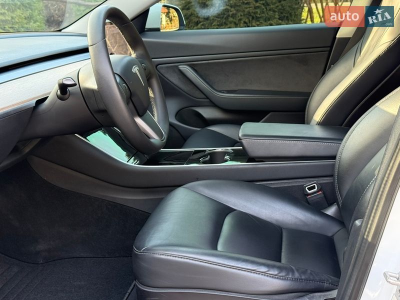 Седан Tesla Model 3 2020 в Дрогобыче