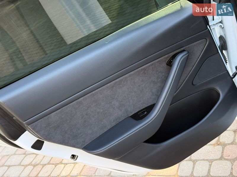 Седан Tesla Model 3 2020 в Дрогобыче