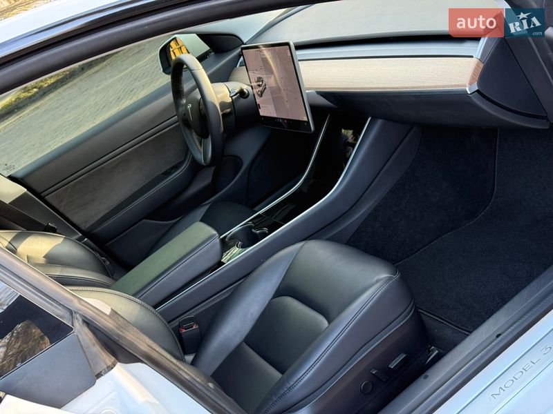 Седан Tesla Model 3 2020 в Дрогобыче