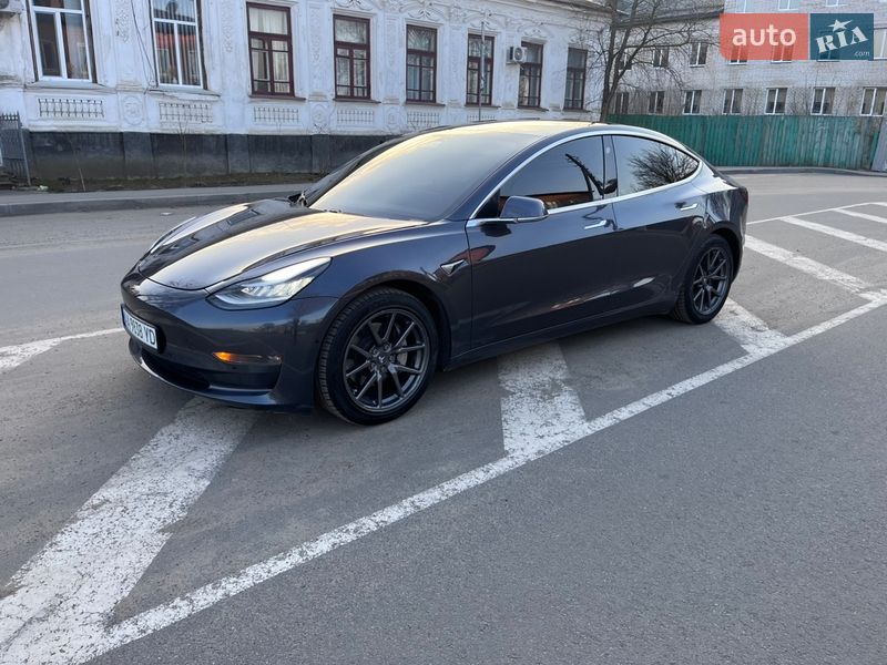 Седан Tesla Model 3 2020 в Радомишлі