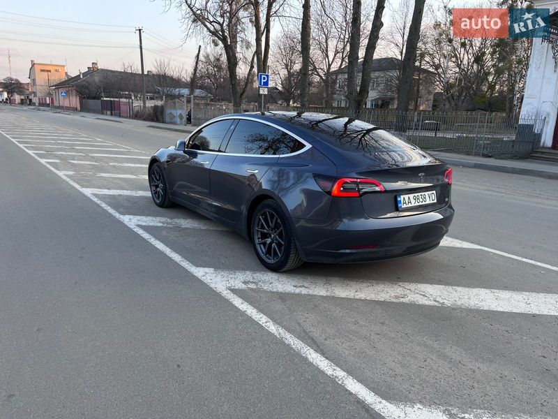 Седан Tesla Model 3 2020 в Радомишлі