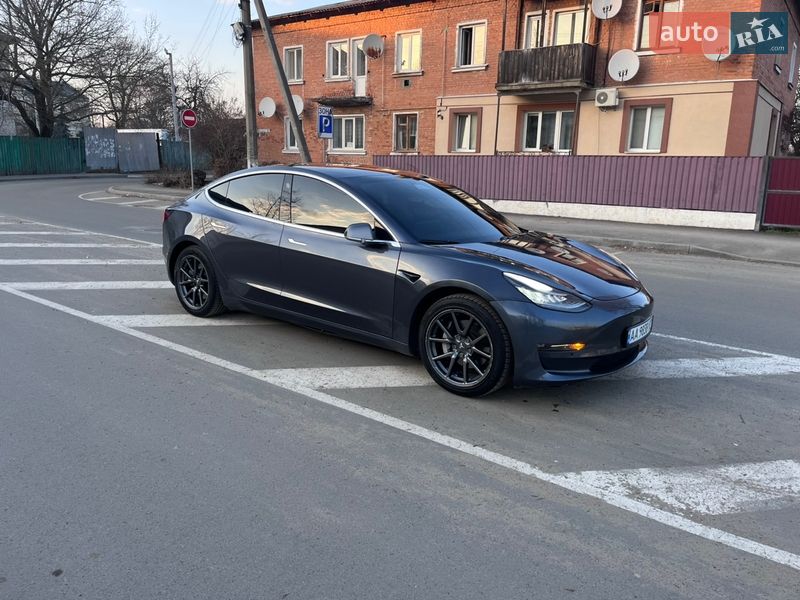 Седан Tesla Model 3 2020 в Радомишлі