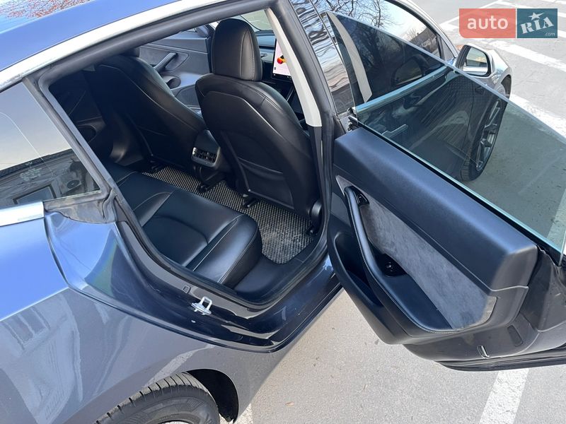 Седан Tesla Model 3 2020 в Радомишлі