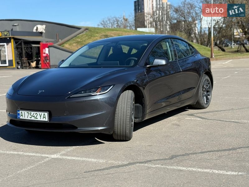 Tesla Model 3 2024