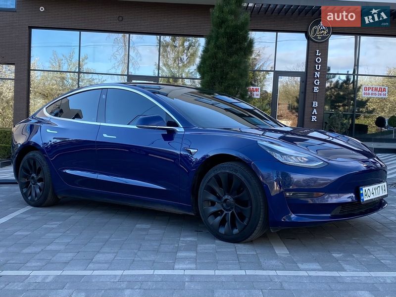 Седан Tesla Model 3 2019 в Ужгороде