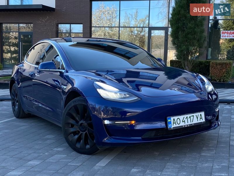 Седан Tesla Model 3 2019 в Ужгороде