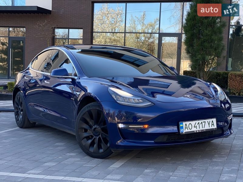 Седан Tesla Model 3 2019 в Ужгороде