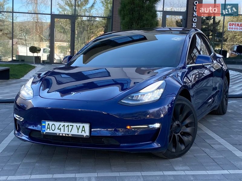Седан Tesla Model 3 2019 в Ужгороде