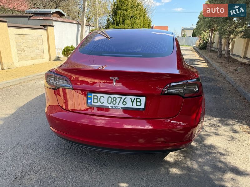 Седан Tesla Model 3 2018 в Львове
